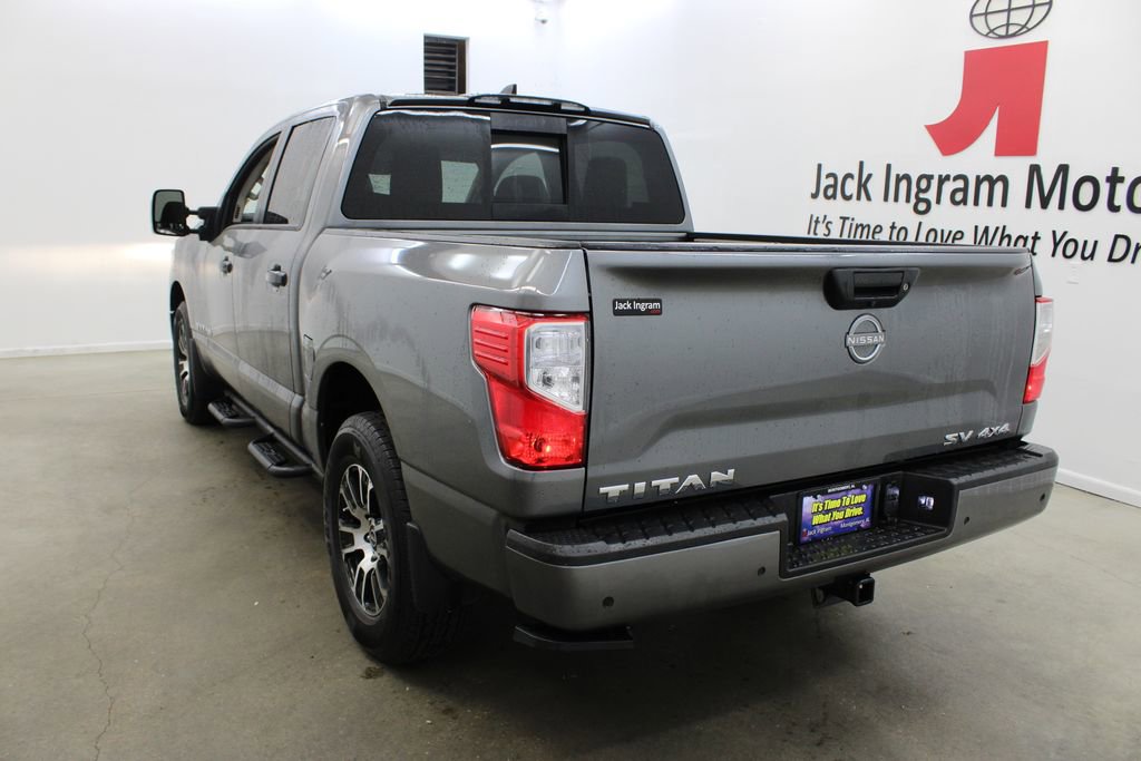 Used 2024 Nissan Titan SV w/ SV Convenience Package image 3
