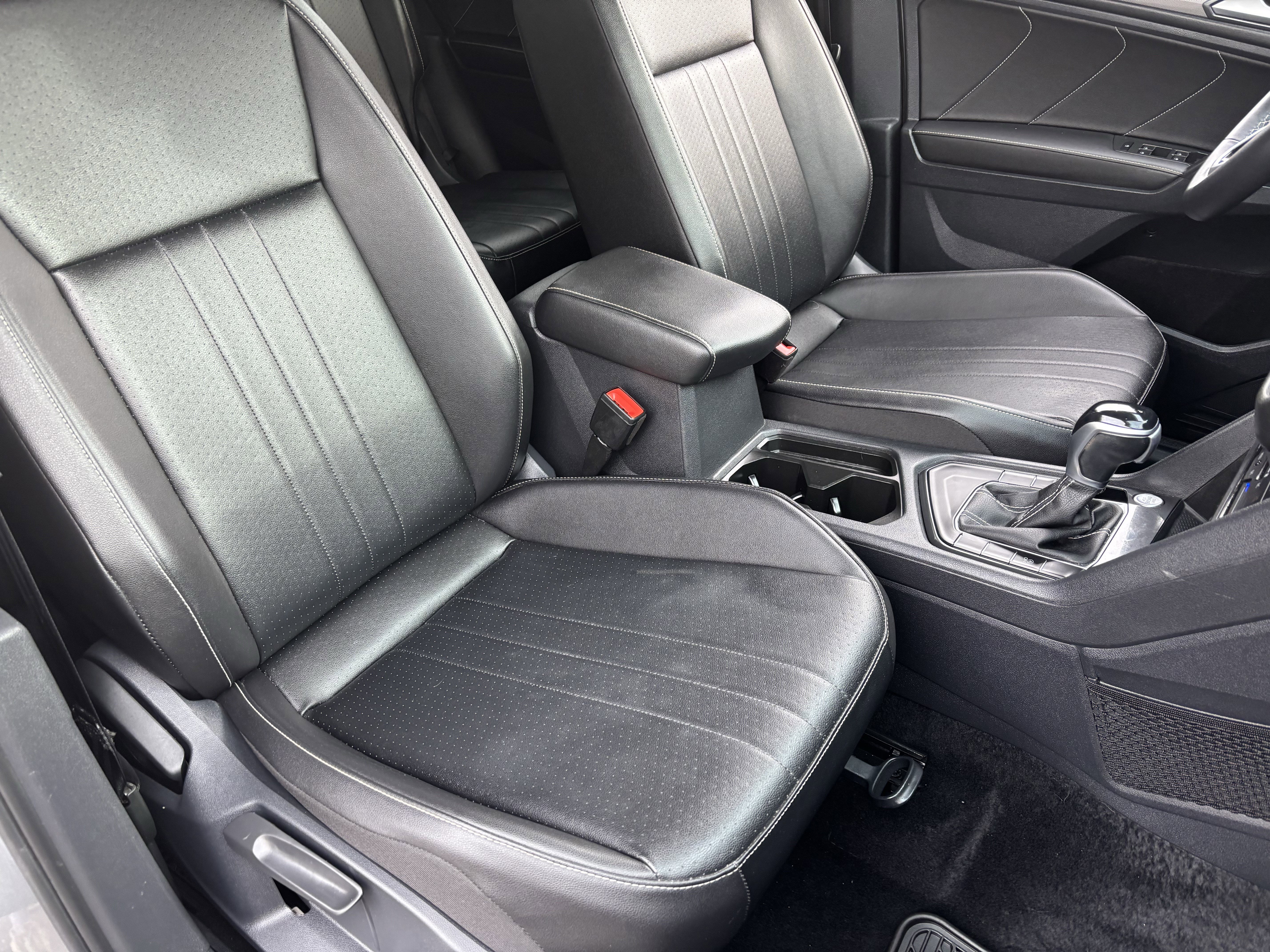 Used 2022 Volkswagen Tiguan SE image 9