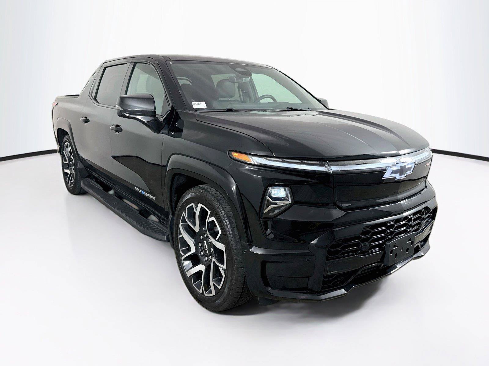 Used 2024 Chevrolet Silverado EV RST AWD/4WD image 6