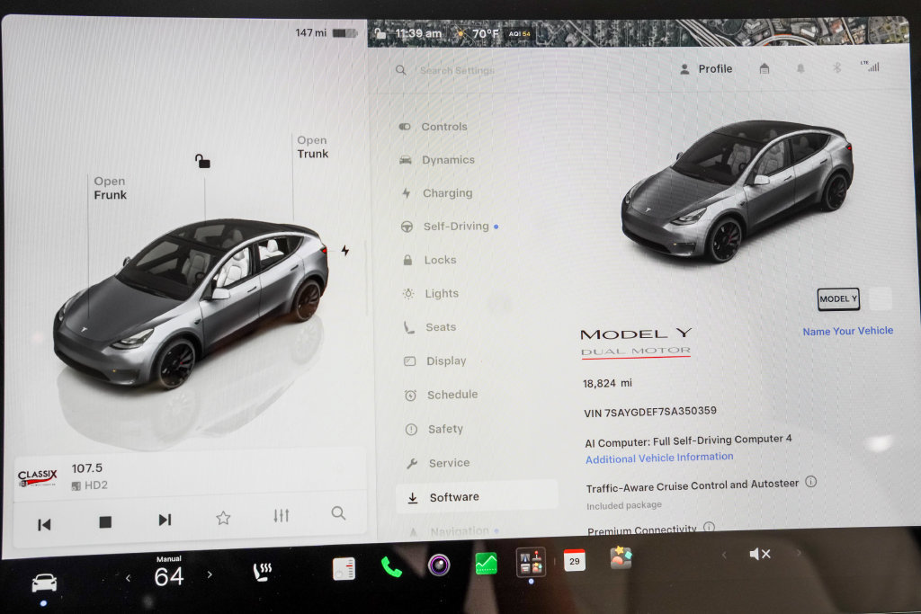 Used 2025 Tesla Model Y Performance AWD/4WD image 27