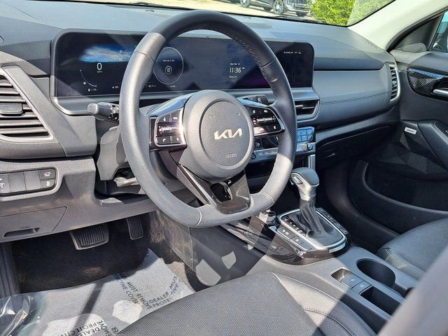Used 2025 Kia Seltos SX w/ SX Sunroof Package image 9