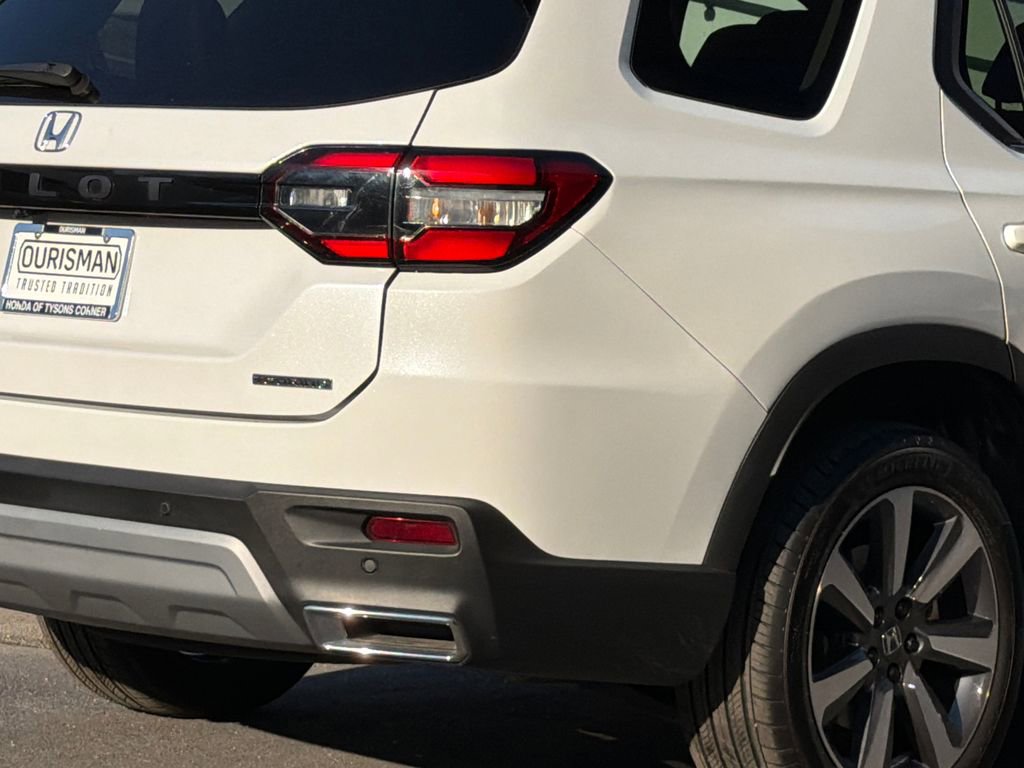 Used 2023 Honda Pilot Touring image 7