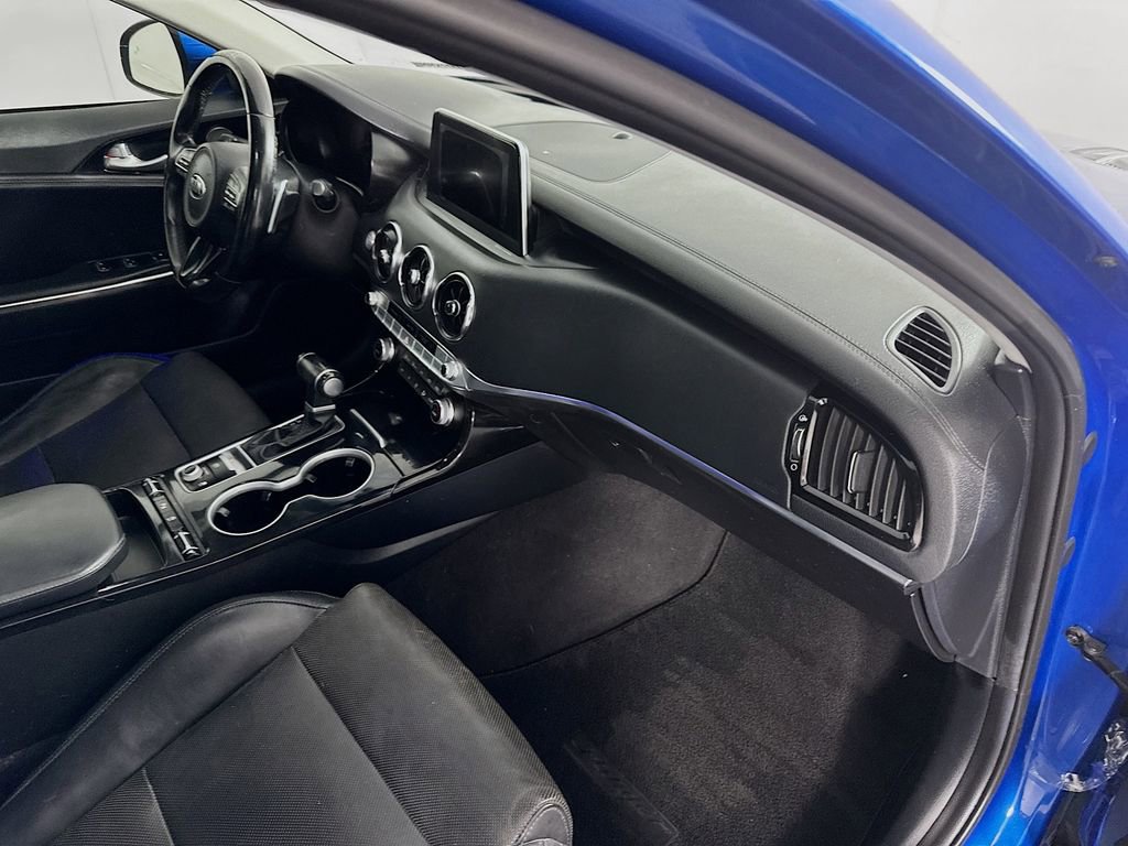 Used 2018 Kia Stinger Premium image 30