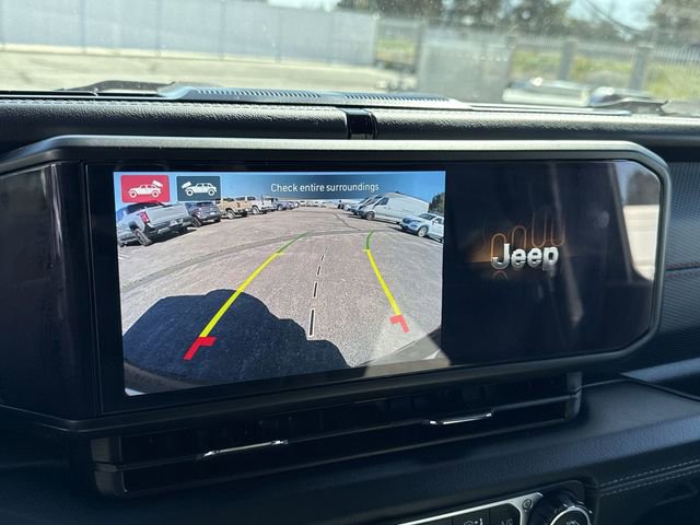 Used 2024 Jeep Wrangler Unlimited Rubicon w/ Technology Group image 14