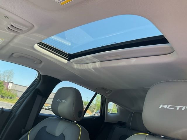 Certified 2025 Chevrolet Trax ACTIV w/ Sunroof Package FWD image 8