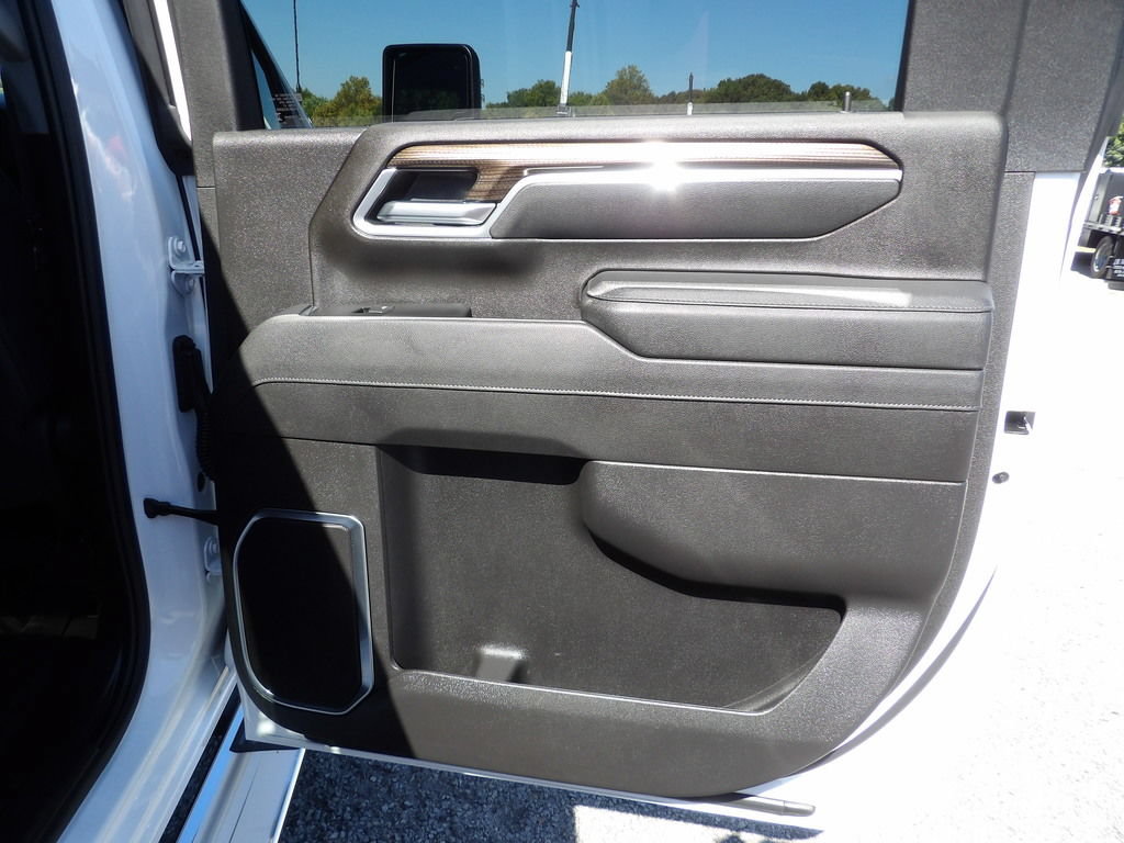 Used 2025 Chevrolet Silverado 3500 LT w/ Safety Package AWD/4WD image 35