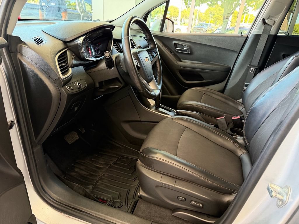 Used 2020 Chevrolet Trax LT w/ LT Convenience Package FWD image 10
