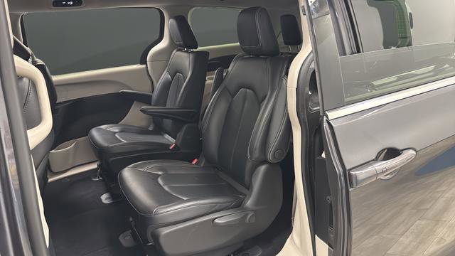 Used 2022 Chrysler Pacifica Touring-L FWD image 21