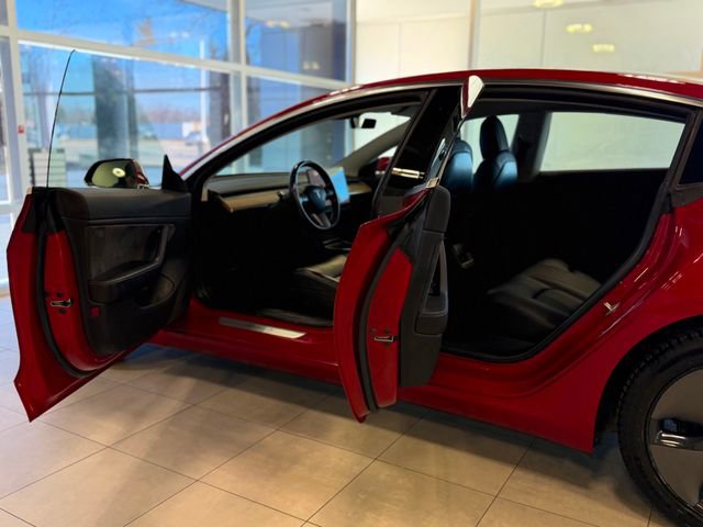 Used 2018 Tesla Model 3 Performance image 18