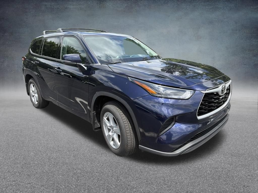 Used 2022 Toyota Highlander L AWD/4WD image 3