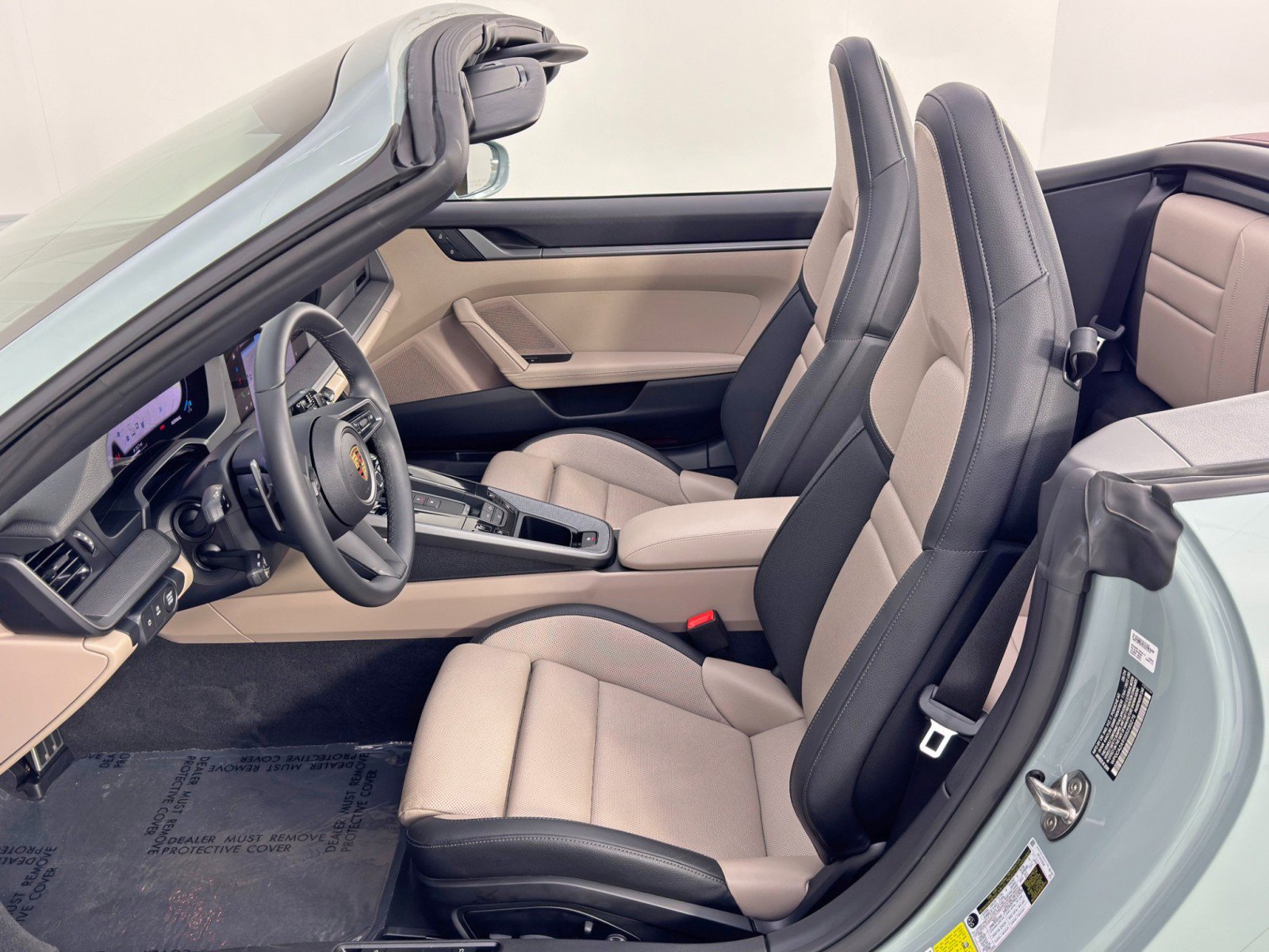 Used 2025 Porsche 911 Carrera RWD image 15