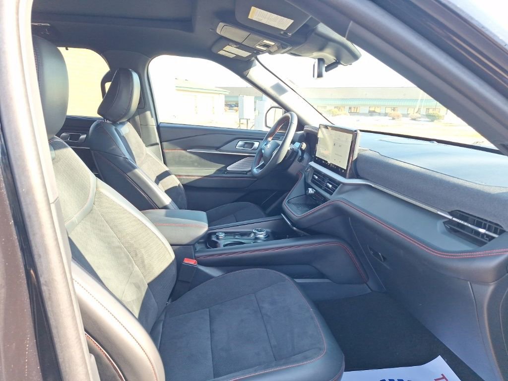 Used 2025 Ford Explorer ST image 16