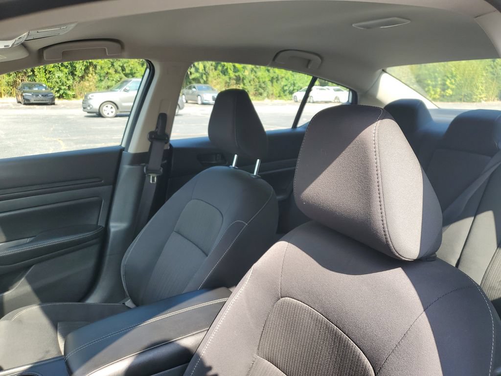 Used 2025 Nissan Altima 2.5 SV AWD/4WD image 18