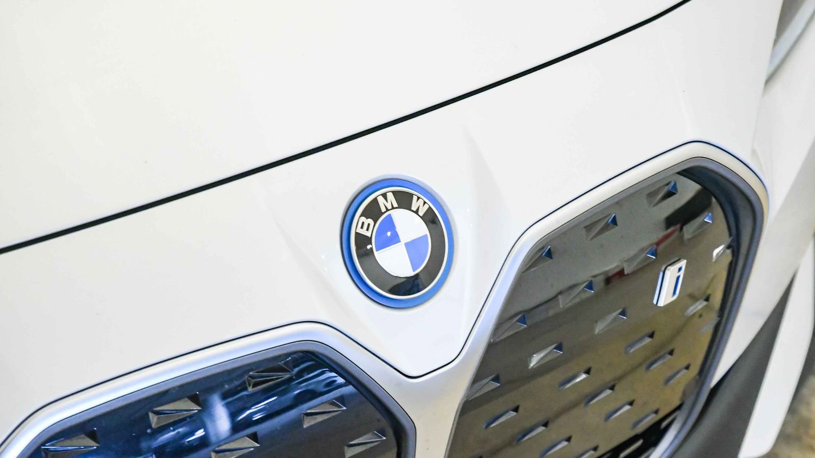 Certified 2023 BMW i4 eDrive40 w/ Premium Package RWD image 8