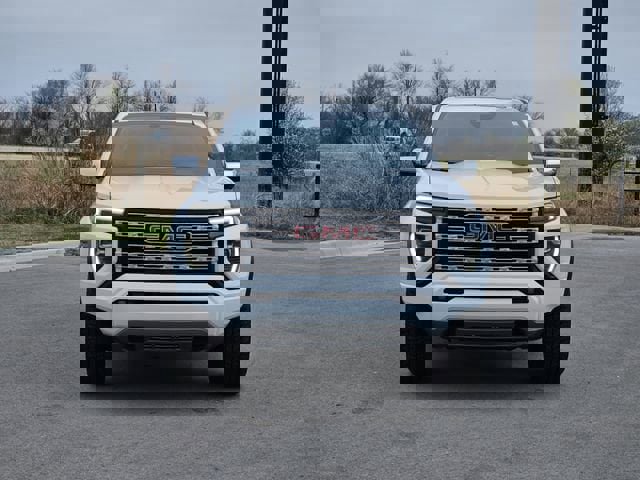 Used 2025 GMC Canyon Denali image 2