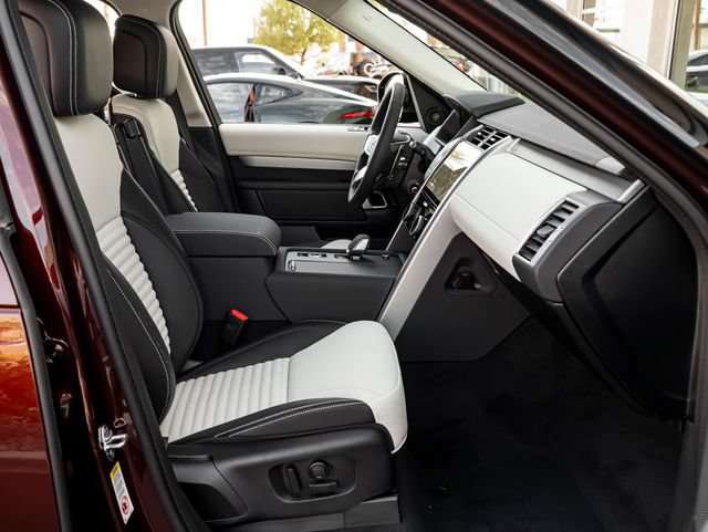New 2026 Land Rover Discovery Limited Edition AWD/4WD image 34