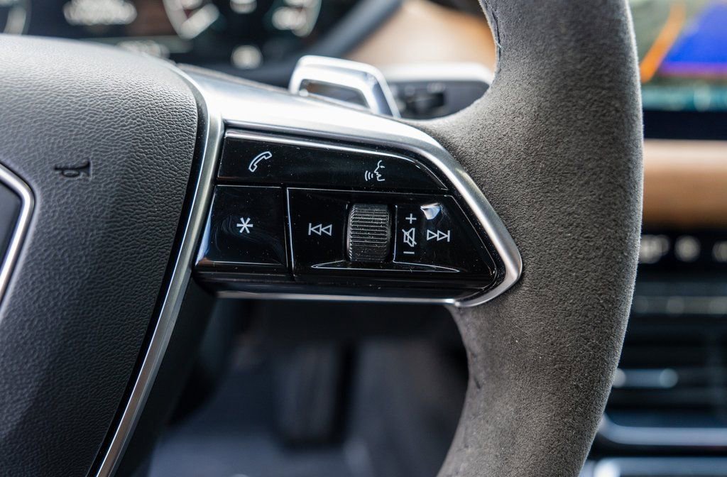 Used 2023 Audi e-tron GT Premium Plus image 7