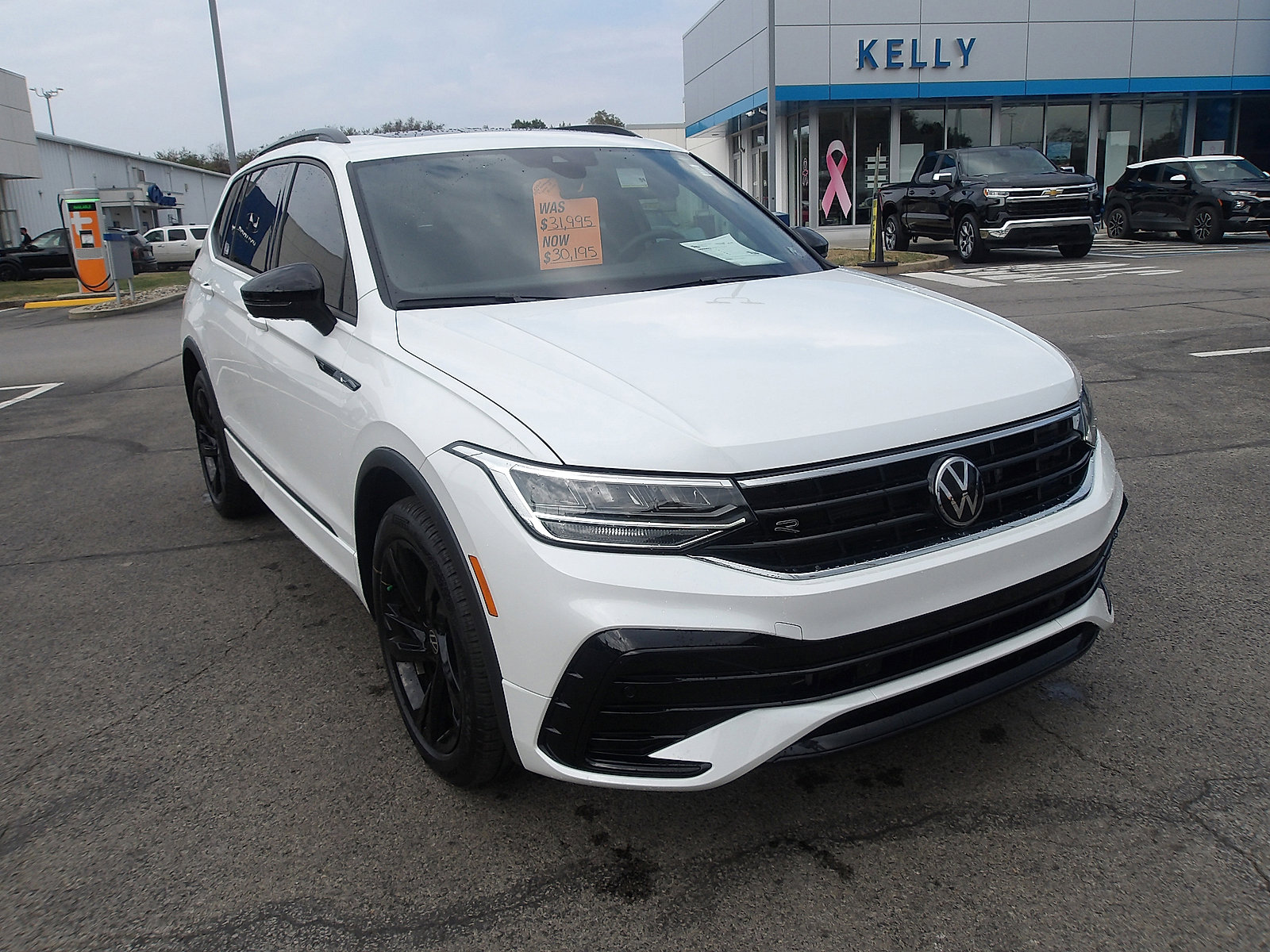 Used 2024 Volkswagen Tiguan SE R-Line