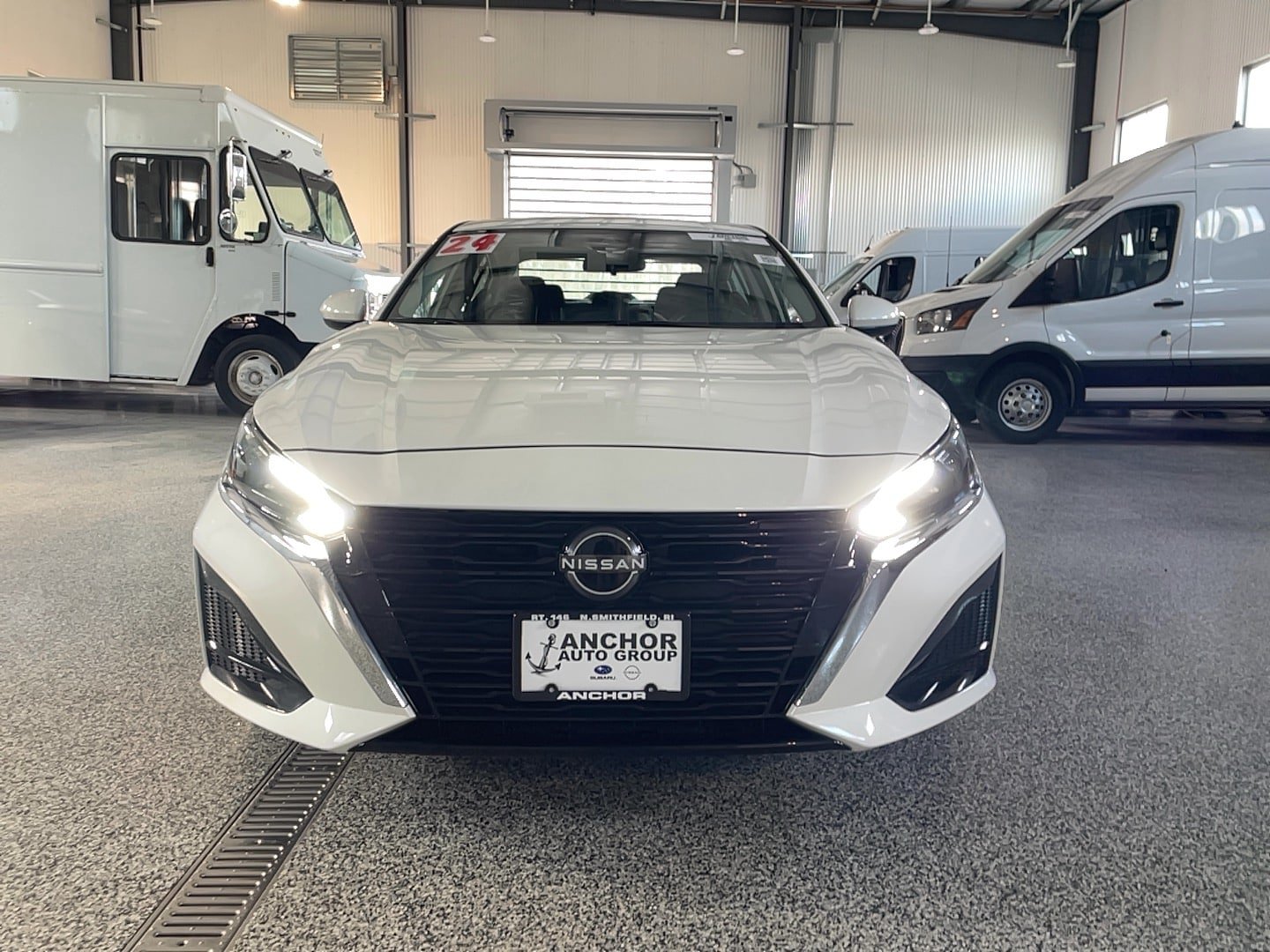 Used 2024 Nissan Altima 2.5 SV w/ SV Premium Package AWD/4WD image 2