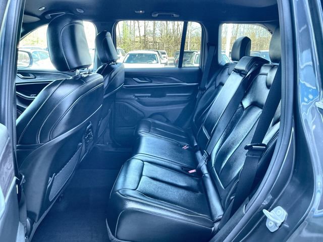 Used 2025 Jeep Grand Cherokee Limited AWD/4WD image 25