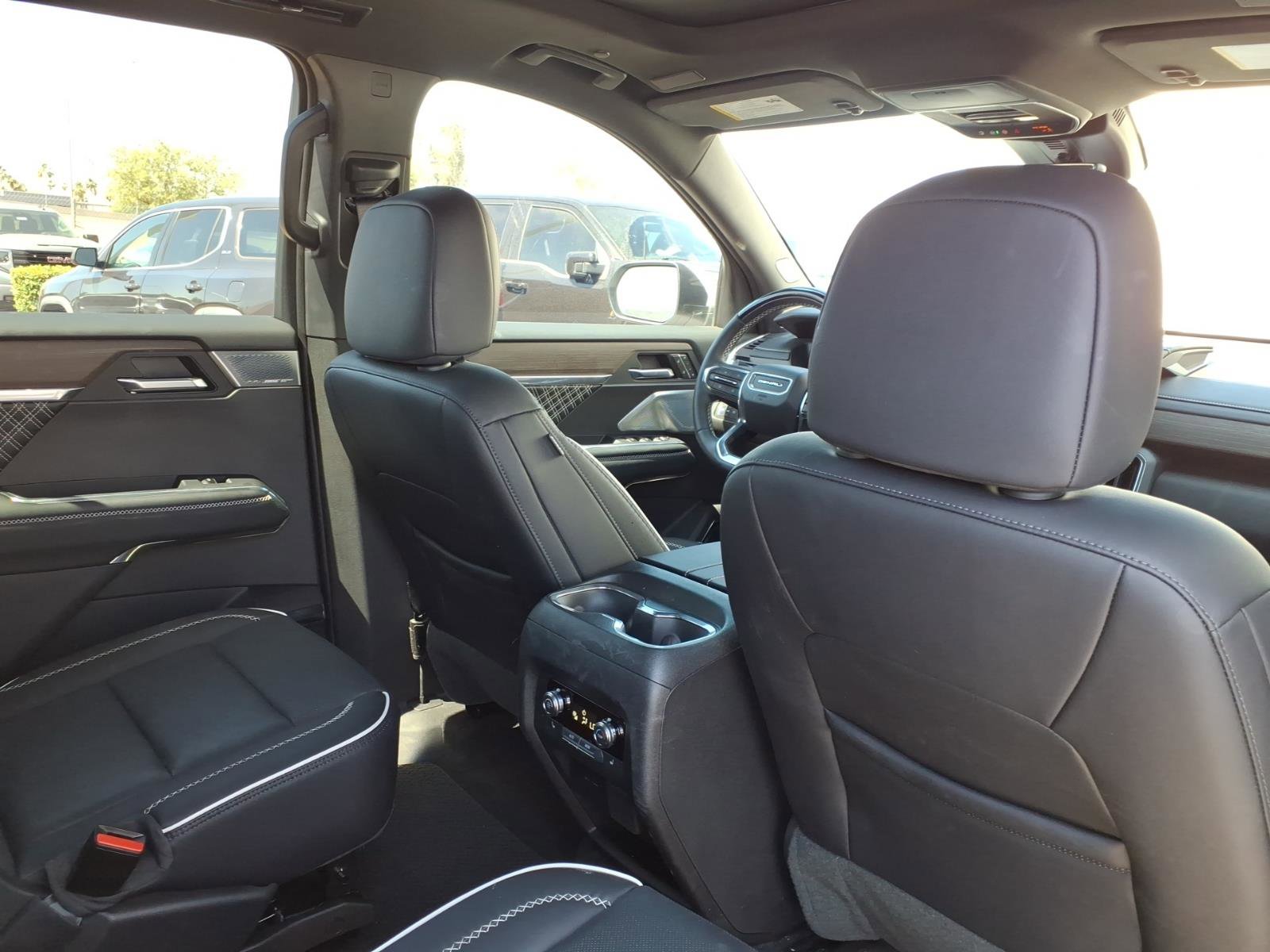 Used 2025 GMC Acadia Denali w/ Super Cruise Package FWD image 13