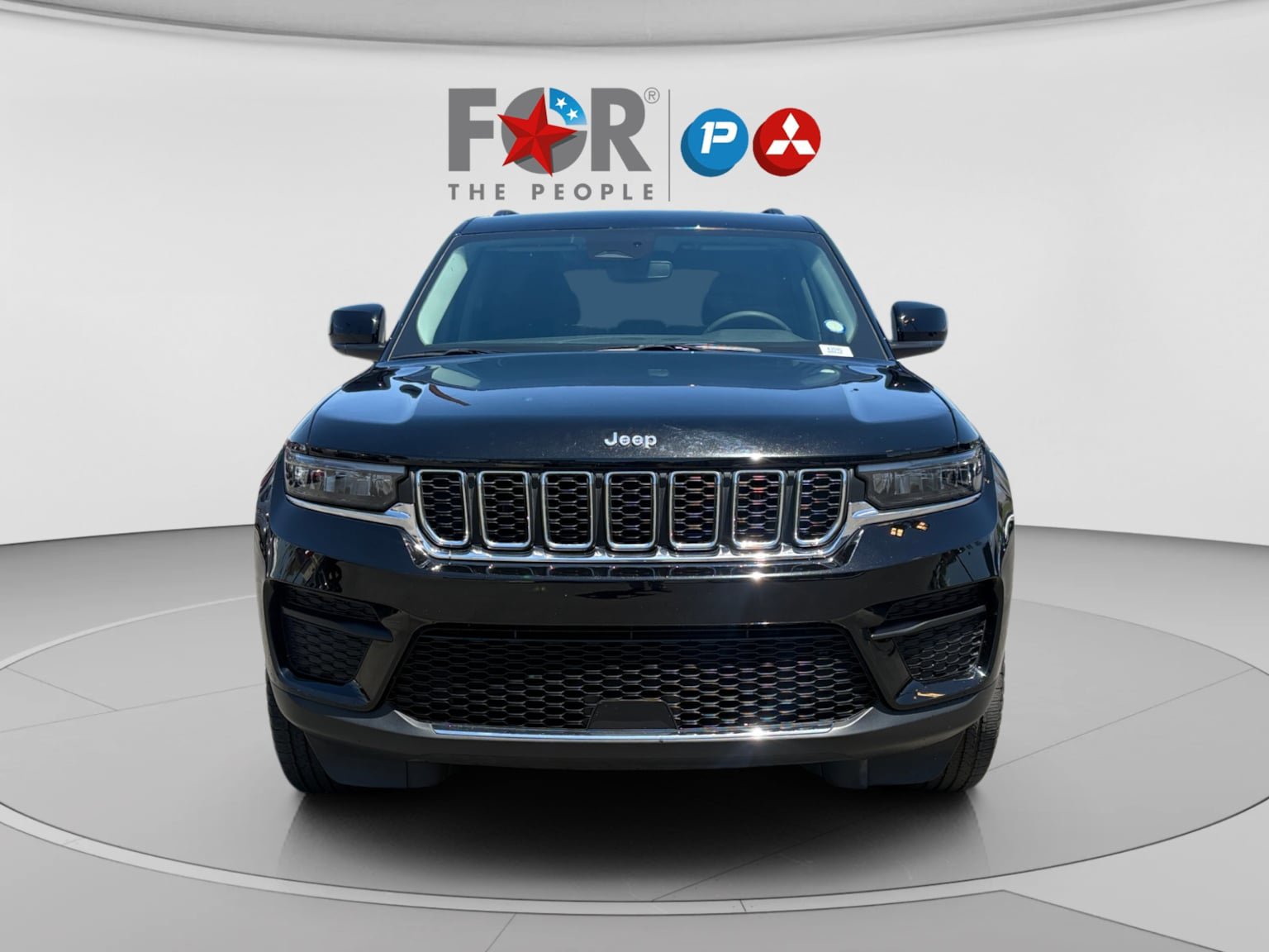Used 2023 Jeep Grand Cherokee Laredo RWD image 9