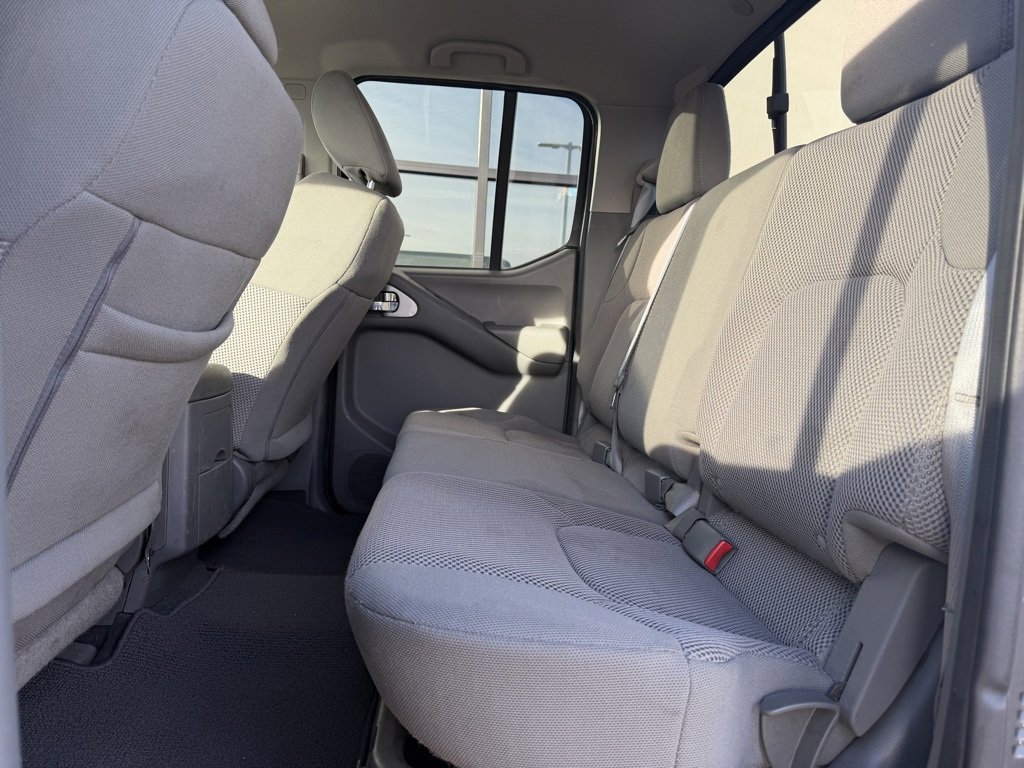 Used 2021 Nissan Frontier SV w/ Midnight Edition Floor Mats image 8