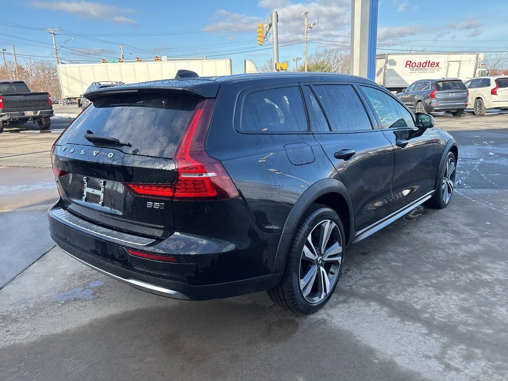 Certified 2024 Volvo V60 B5 Cross Country Plus w/ Protection Package Premier image 5