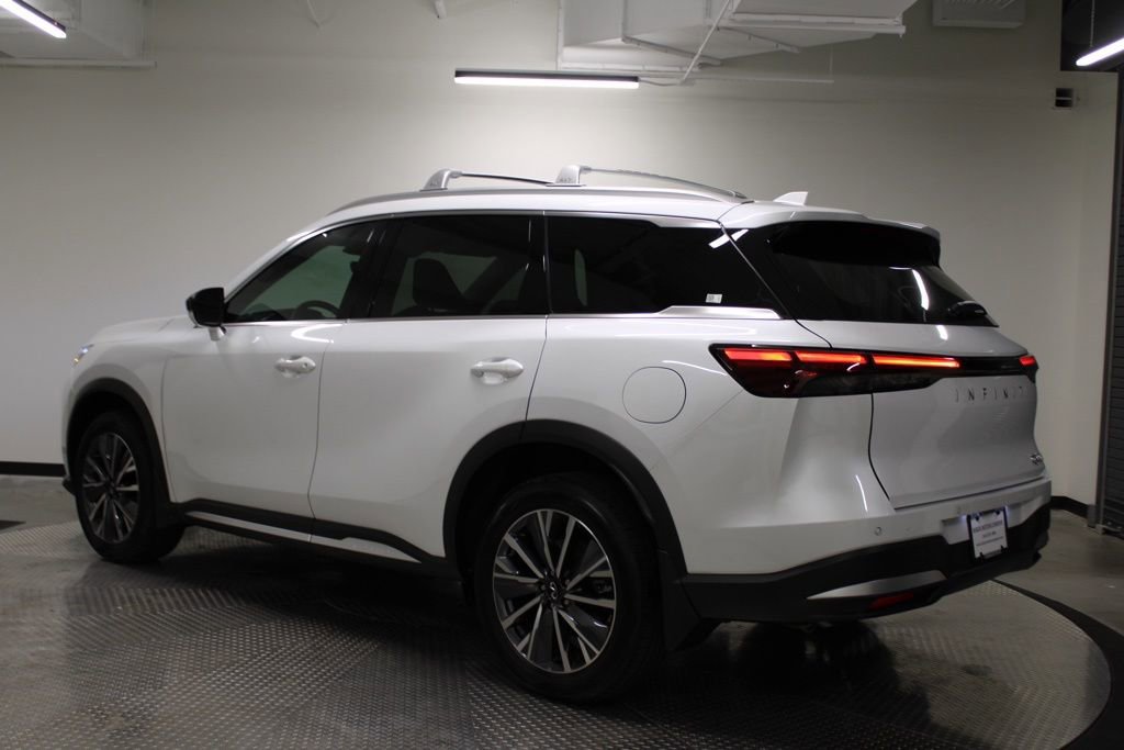 Certified 2026 INFINITI QX60 Luxe w/ Family Package AWD/4WD image 3