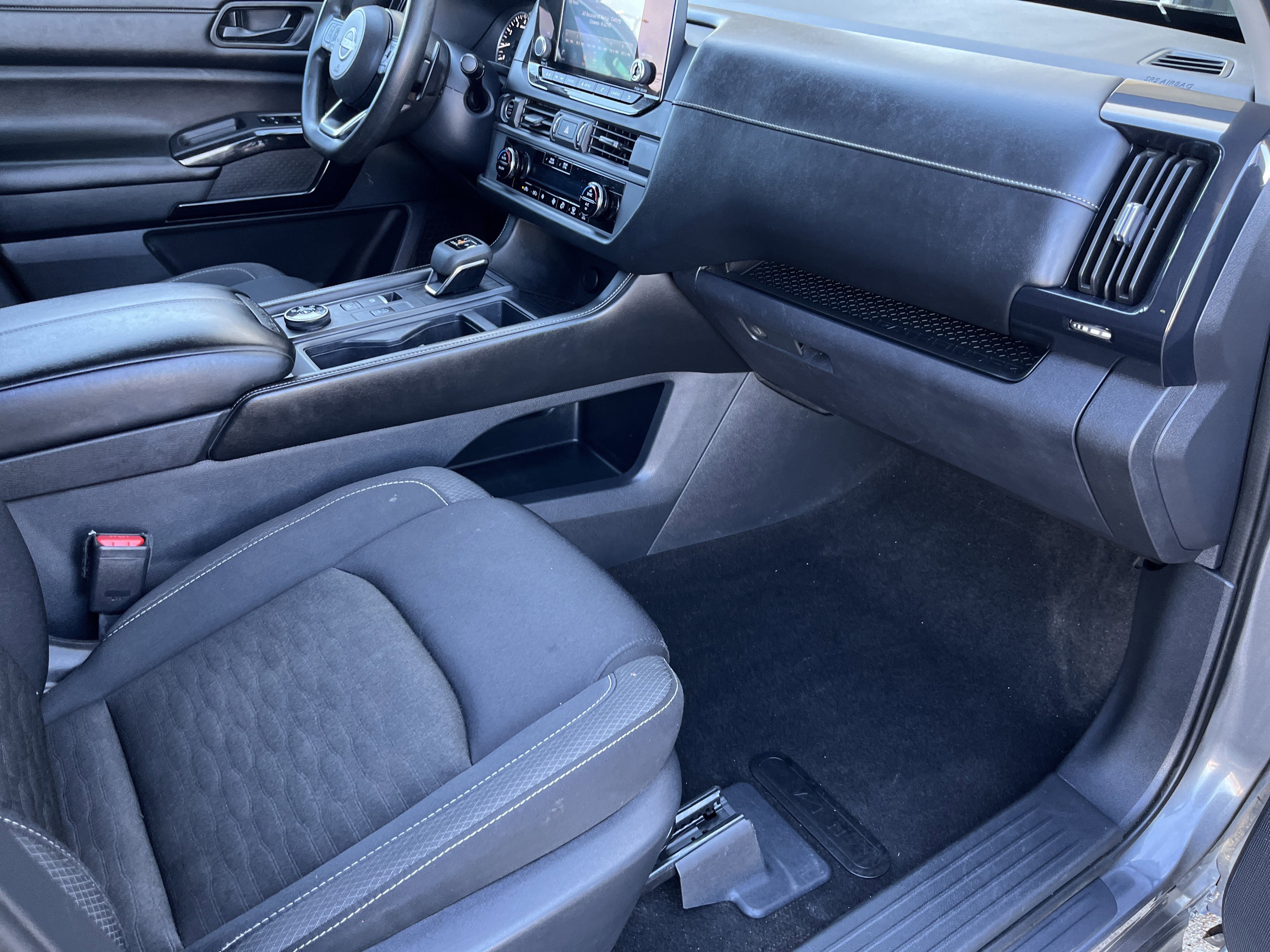 Used 2023 Nissan Pathfinder S image 17