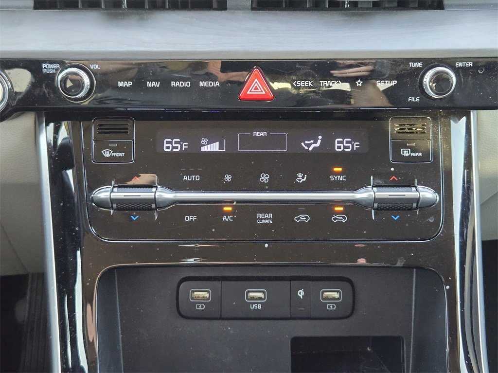 Used 2023 Kia Carnival EX image 17