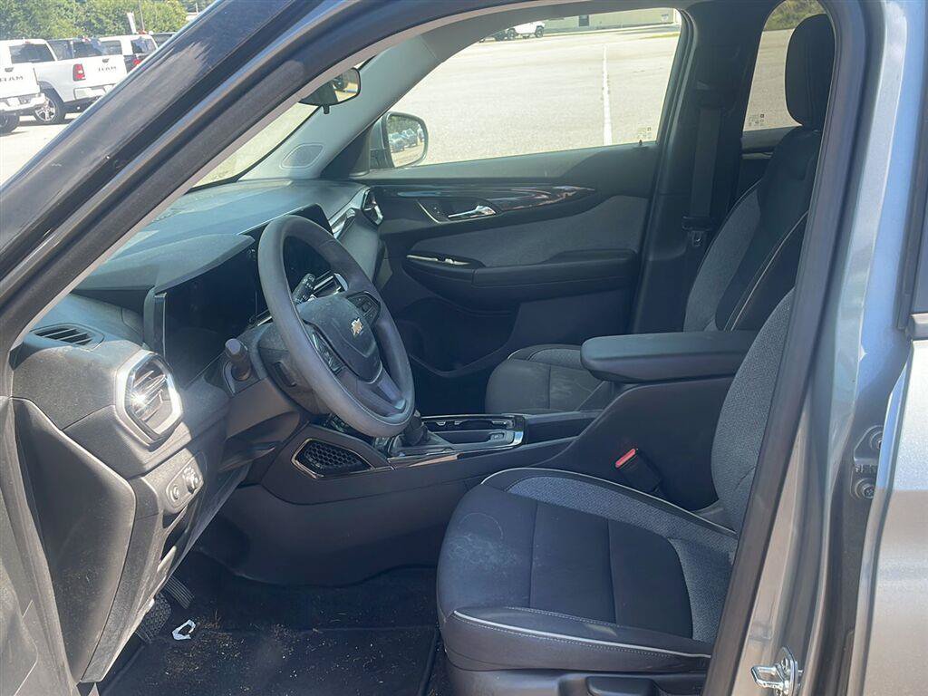 Used 2025 Chevrolet TrailBlazer LT AWD/4WD image 8