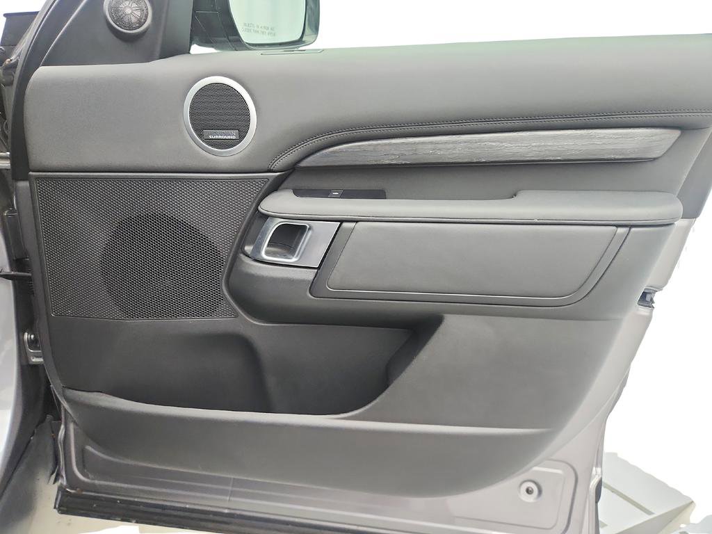Used 2020 Land Rover Discovery HSE image 27