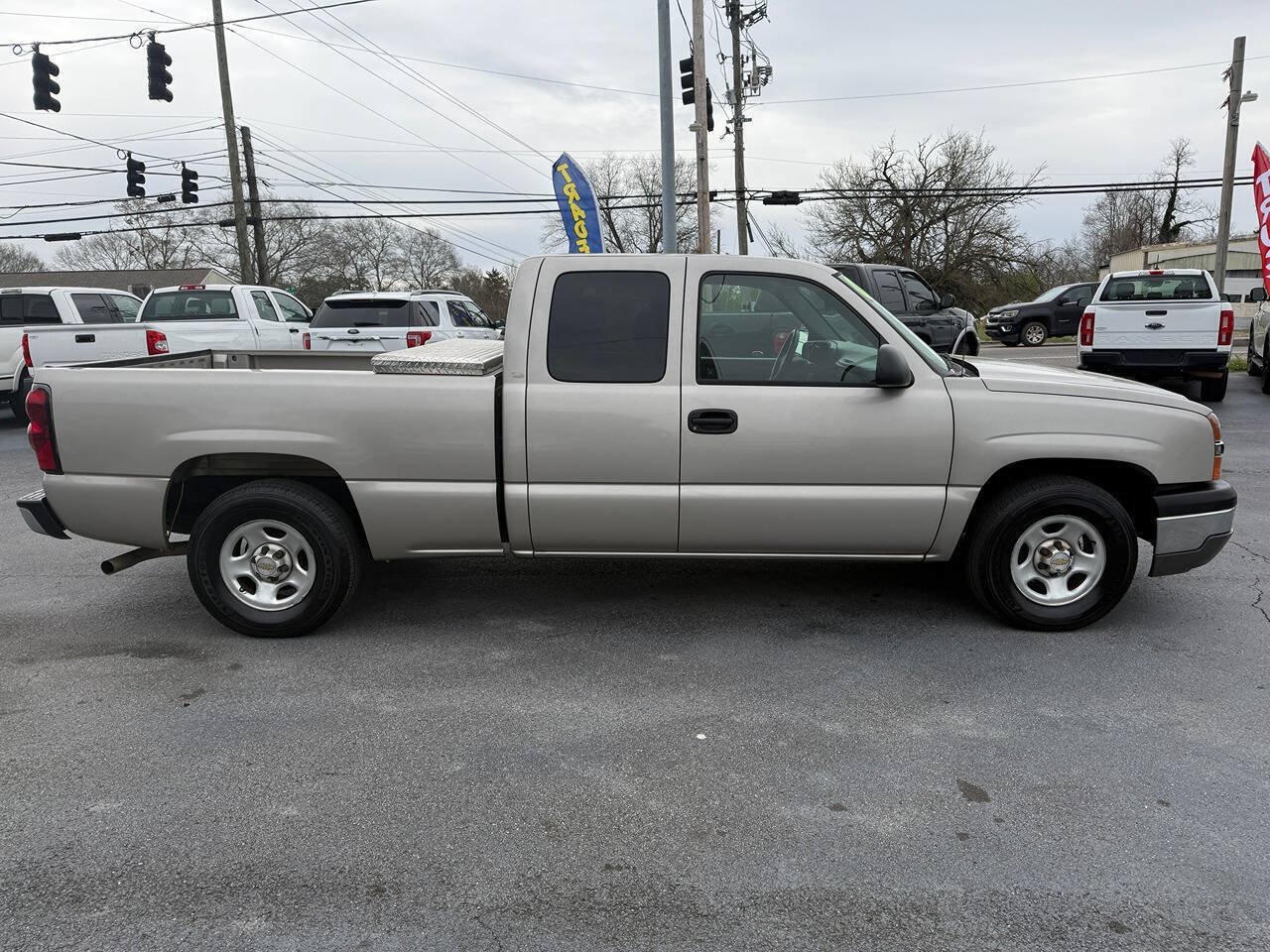 Used 2004 Chevrolet Silverado 1500 W/T RWD image 3