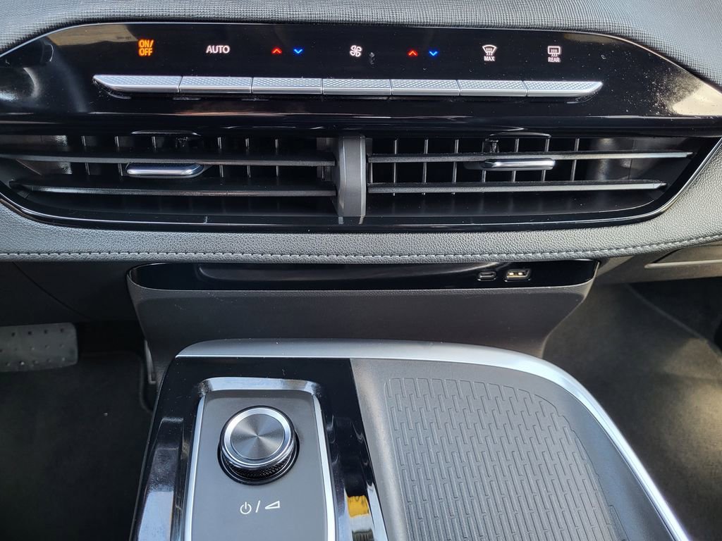 Used 2025 Buick Enclave Preferred AWD/4WD image 15