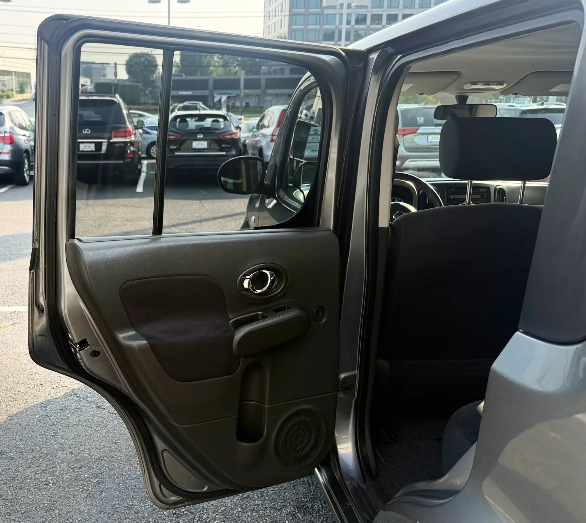 Used 2010 Nissan Cube 1.8 S w/ Interior Designer Pkg FWD image 24