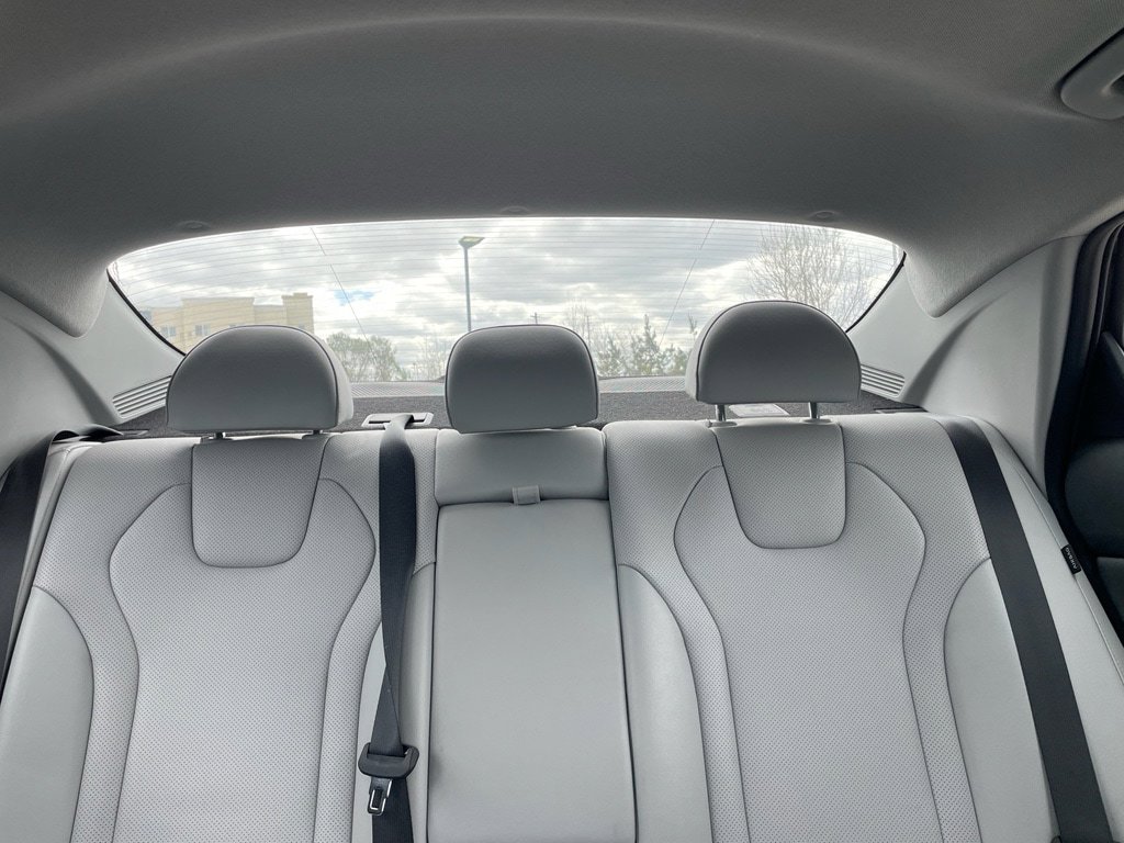 Used 2025 Hyundai Elantra Limited image 9