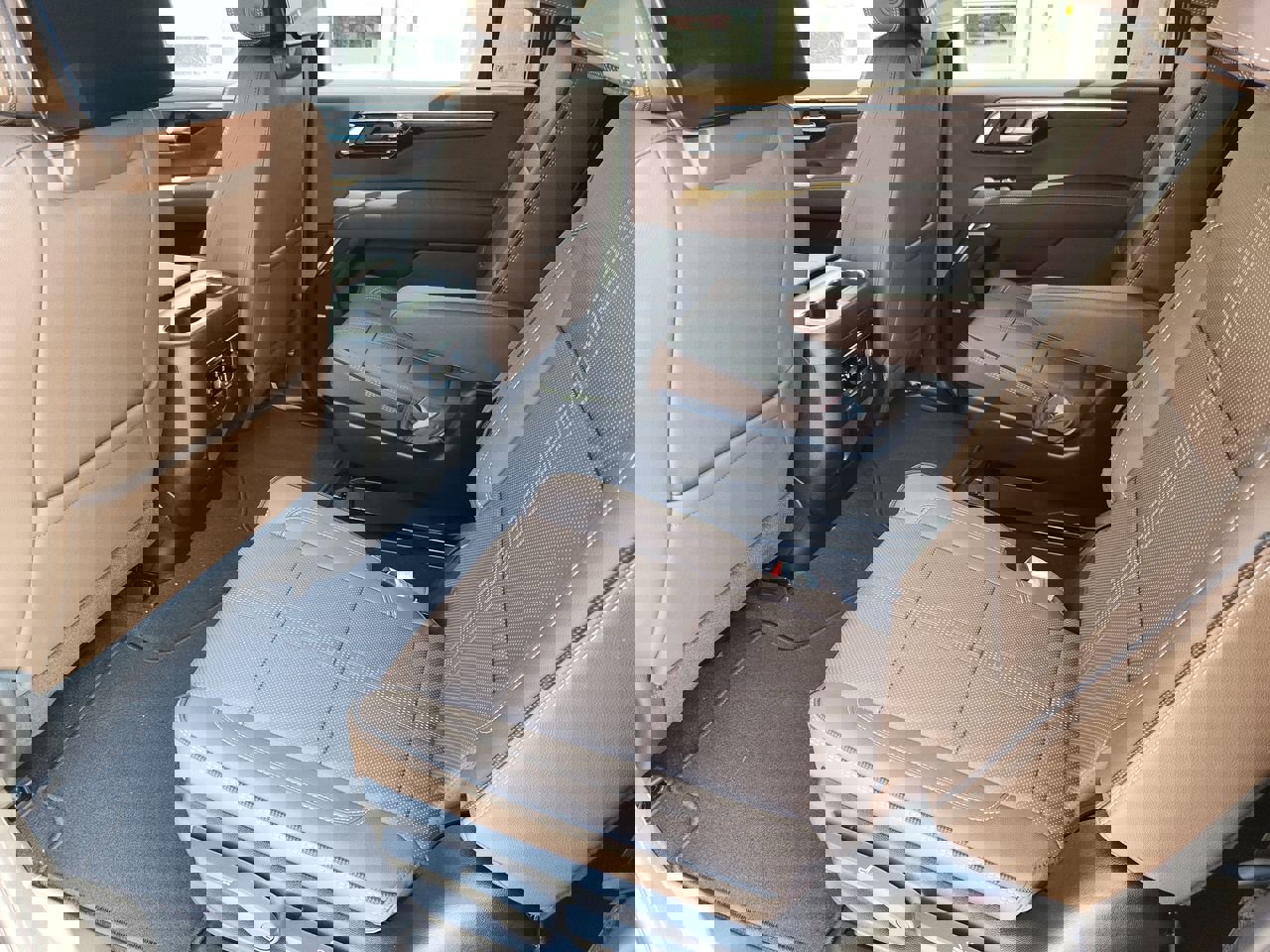 New 2025 Chevrolet Suburban High Country image 61