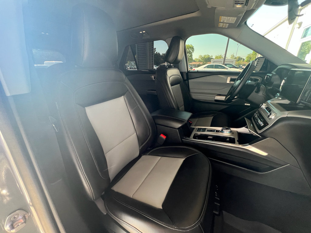Used 2023 Ford Explorer XLT w/ Equipment Group 202A RWD image 15