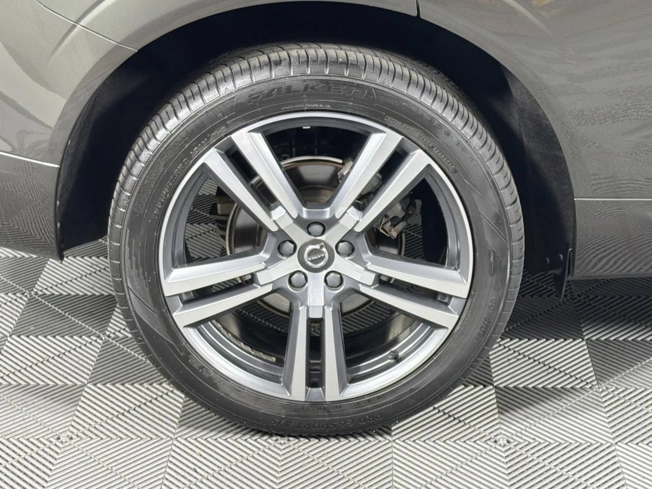 Used 2018 Volvo XC60 T5 Momentum w/ Convenience Package AWD/4WD image 30