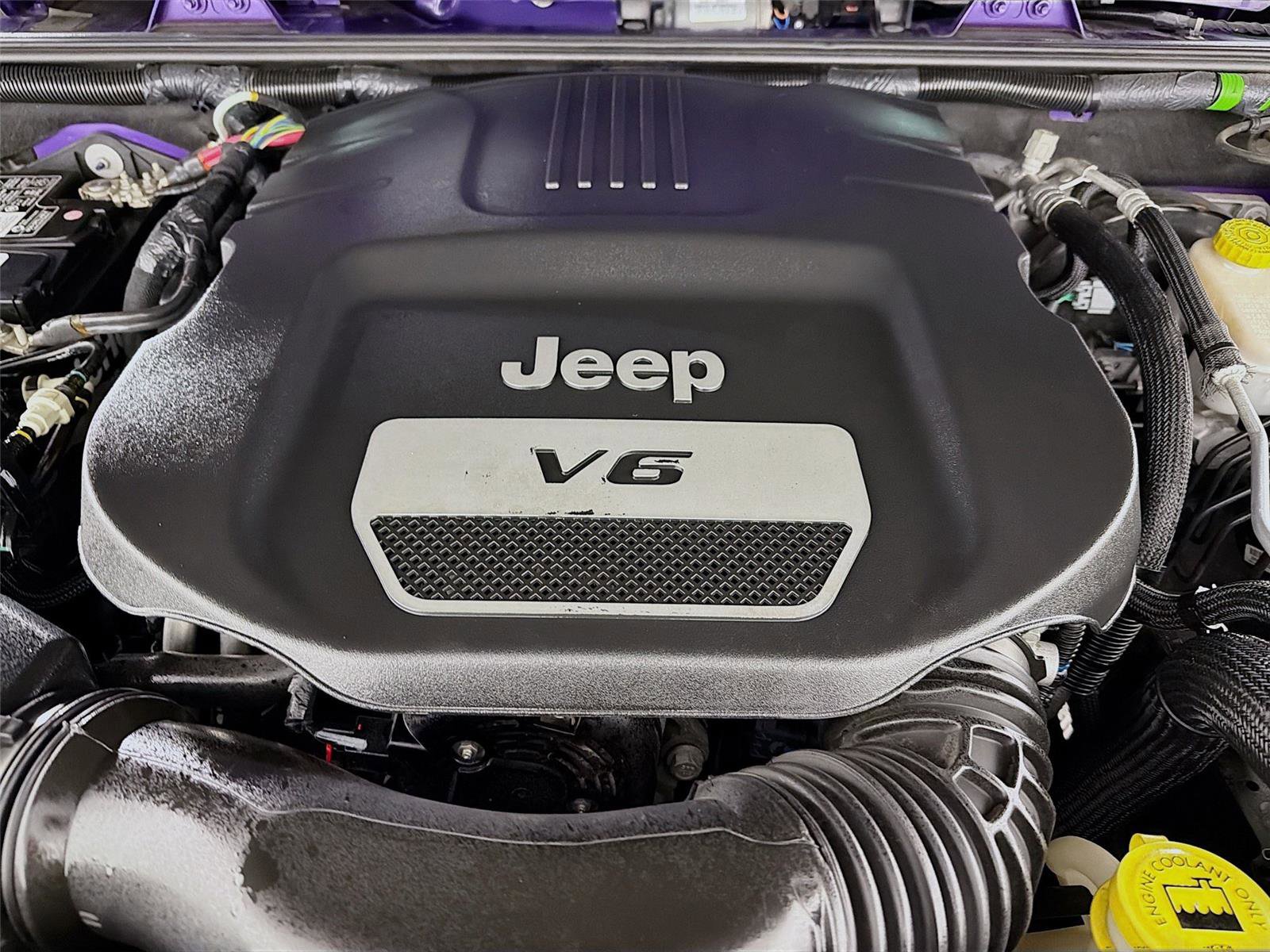 Used 2017 Jeep Wrangler Sahara w/ Connectivity Group AWD/4WD image 27
