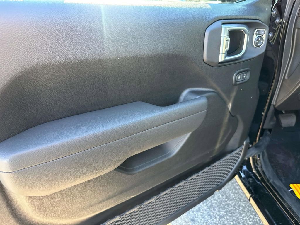 New 2025 Jeep Gladiator Sport AWD/4WD image 19