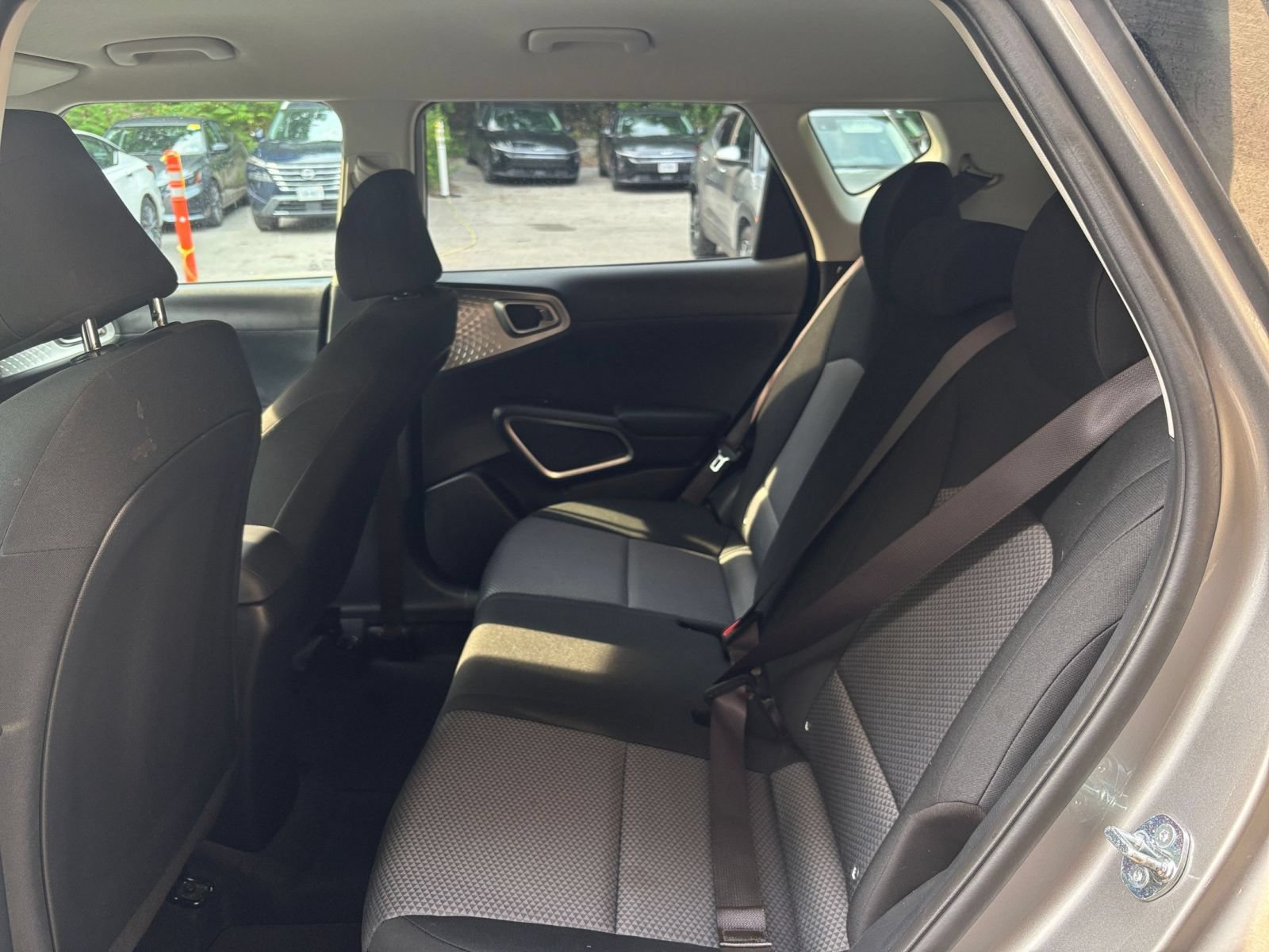 Used 2025 Kia Soul LX w/ LX Technology Package FWD image 34