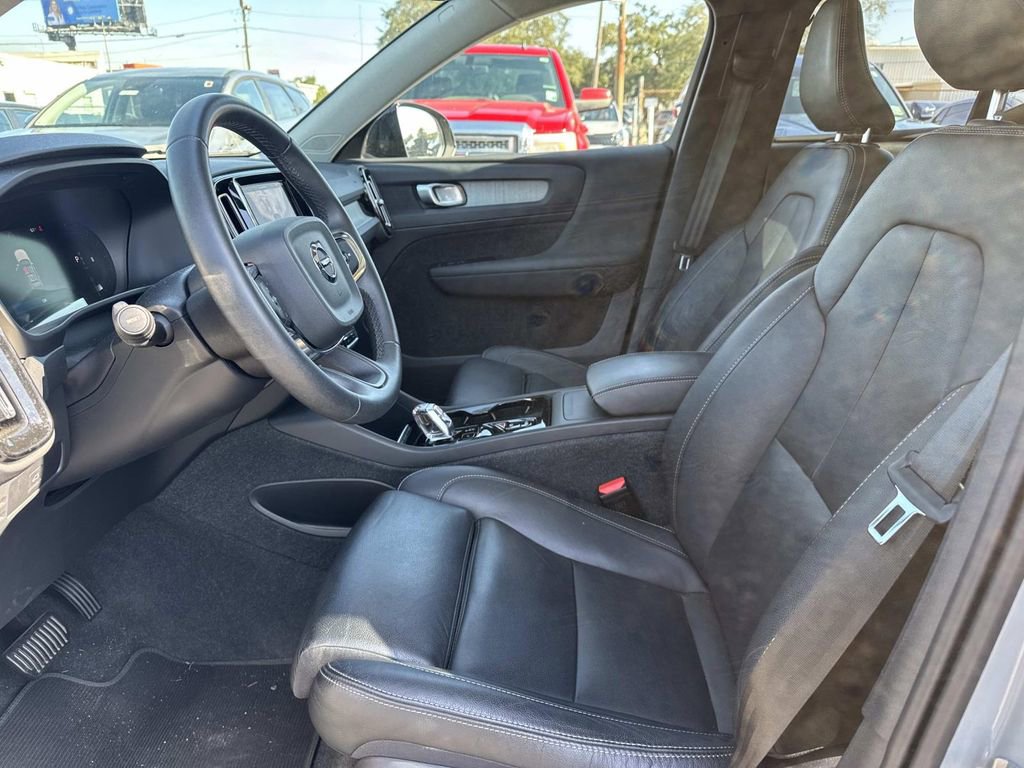 Used 2024 Volvo XC40 B5 Plus image 26