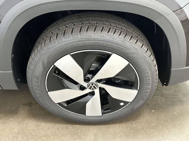 Used 2025 Volkswagen Taos S AWD/4WD image 5