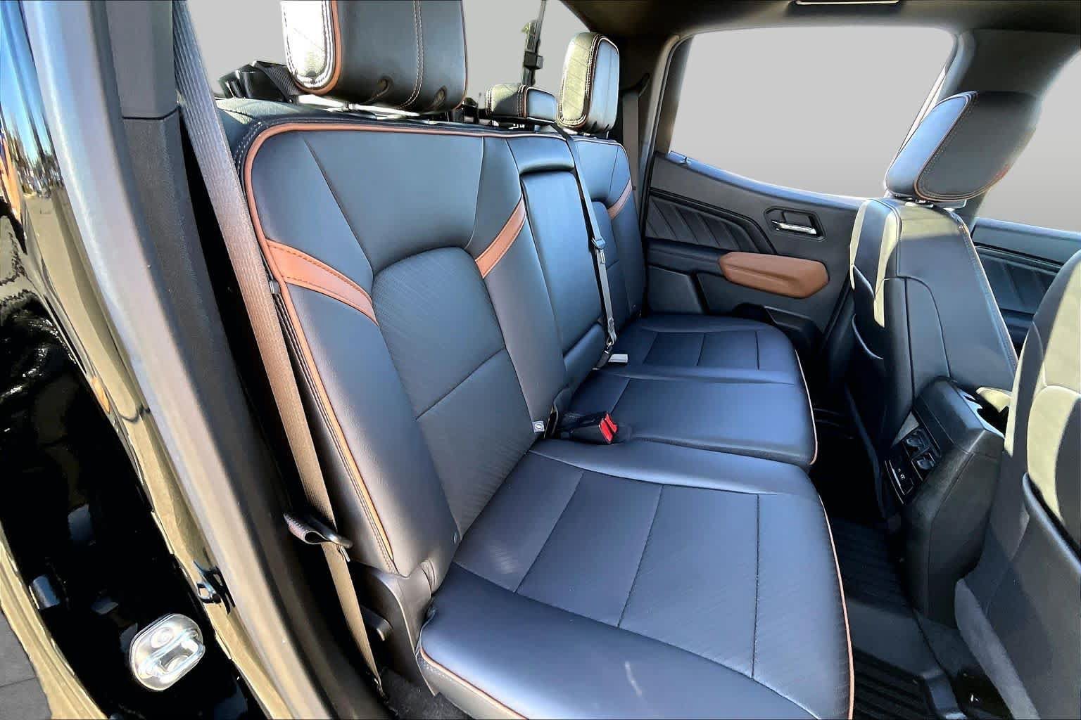 Used 2024 GMC Canyon AT4 w/ AT4 Premium Package AWD/4WD image 19