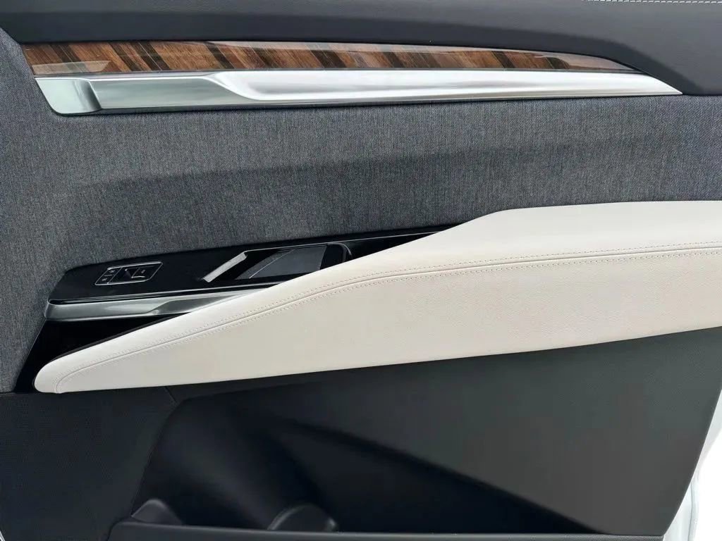 New 2026 Cadillac Escalade ESV Platinum Sport w/ LPO, ONYX Package image 16