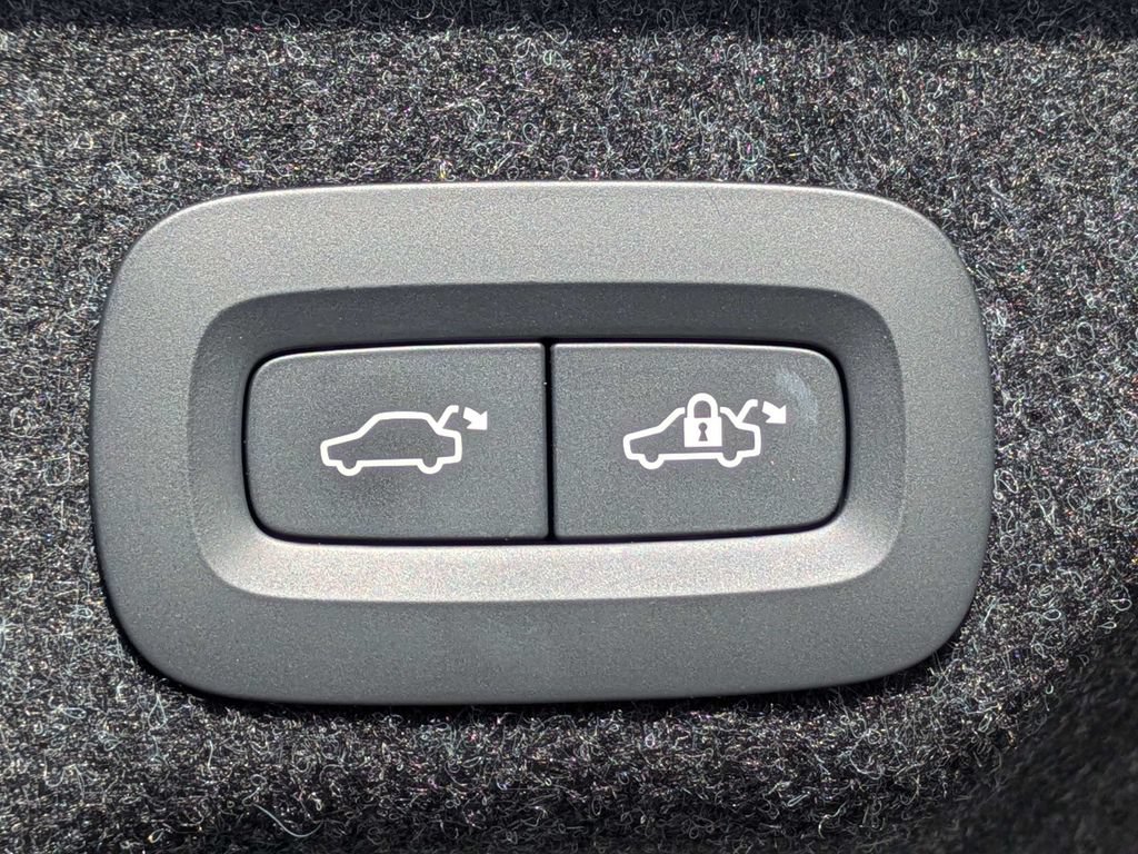New 2024 Volvo S90 T8 Ultimate w/ Lounge Package AWD/4WD image 13