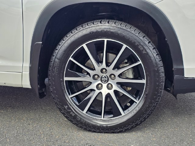 Used 2017 Toyota Highlander SE AWD/4WD image 11