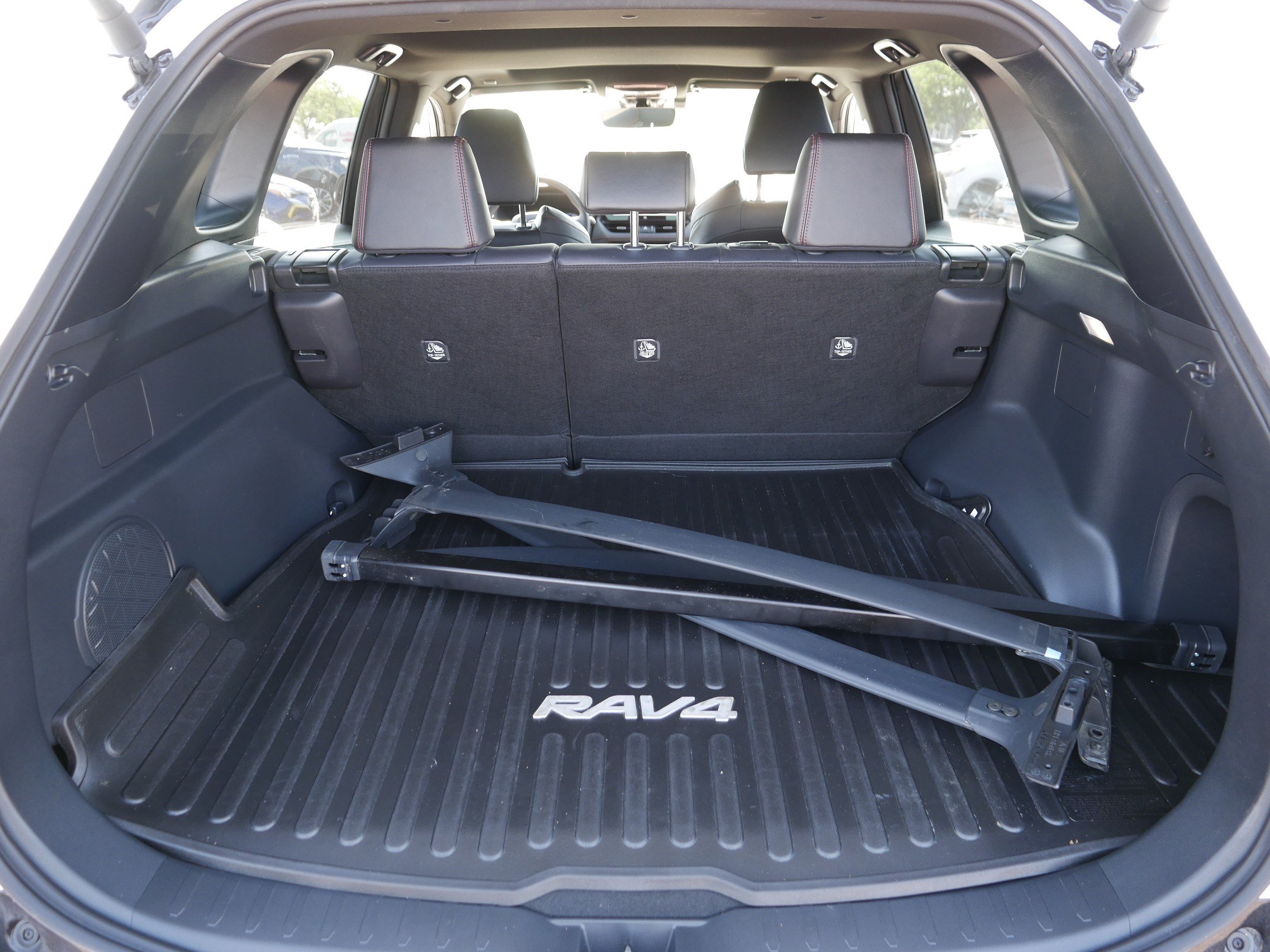 Used 2025 Toyota RAV4 XSE w/ Weather Package AWD/4WD image 18